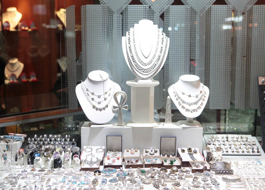 Avoid These Mistakes When Shopping At Jewelry Stores